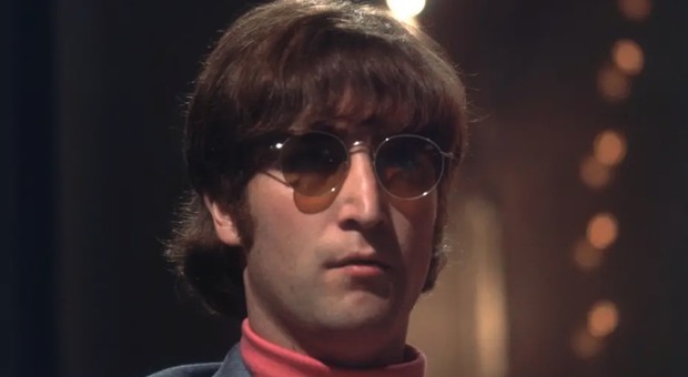 Gli occhiali da sole di John Lennon venduti all'asta da Sotheby's a 165mila euro