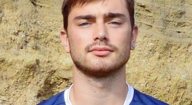Domenico Antinori, giovane calciatore morto a 22 anni sulla Braccianense: con la moto è finito contro un'utilitaria