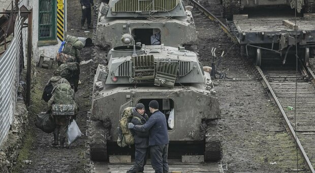 Ucraina, carri armati russi in partenza da Rostov per raggiungere Donetsk