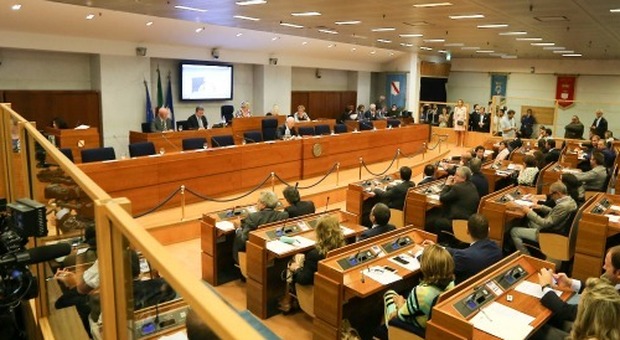Regione Campania, nuovi requisiti e infornata di dirigenti