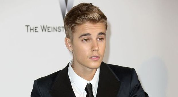 Justin Bieber senza pace, si perfora il timpano con un tuffo da uno scoglio