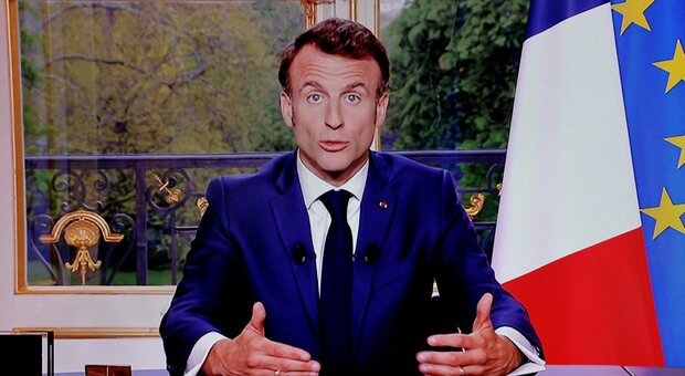 Macron: «La riforma delle pensioni entrerà in vigore da autunno, per i sindacati la porta è sempre aperta»