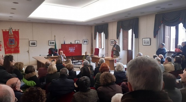 Sala consiliare gremita per la presentazione del libro postumo di Guido Poeta “Storia di Magliano Sabina"