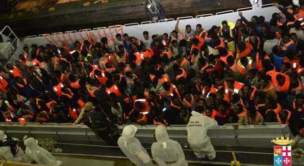 Migranti, business da un milione di euro a barcone