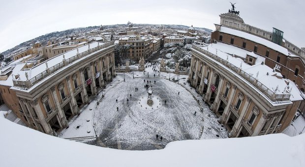 Neve a Roma, dipendenti capitolini in rivolta: «Gli assenti hanno diritto al congedo per eventi eccezionali»