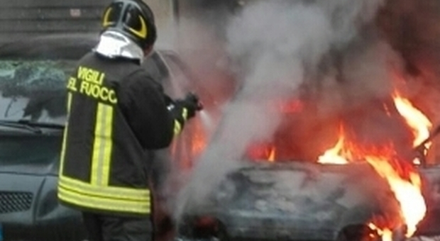 Scafa, a fuoco l'auto del comandante dei carabinieri