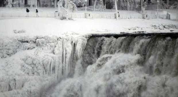 Le Cascate del Niagara gelate