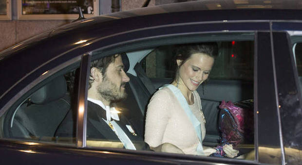 La principessa Sofia di Svezia è incinta, il pancino spunta sotto l'abito di gala