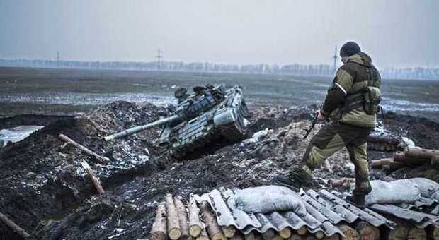 Ucraina, continua la guerra: tre morti e 2800 civili evacuati. Domani incontro fra Kerry e Lavrov