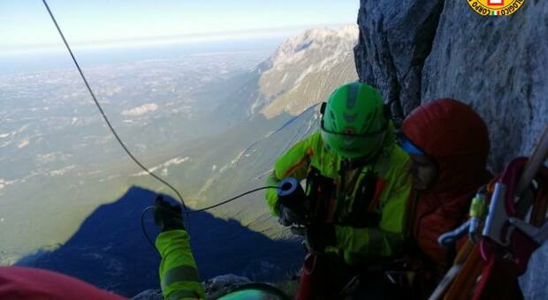 Abruzzo, precipitano dal Calderone: due escursionisti gravi, sedicenne rischia la vita