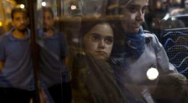 Savona, bus diversi per studenti e migranti: "Disturbano le ragazze"
