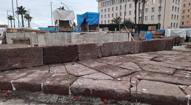 Napoli, al via la ricostruzione del Monumento allo Scugnizzo, in piazza della Repubblica: sarà completato a luglio