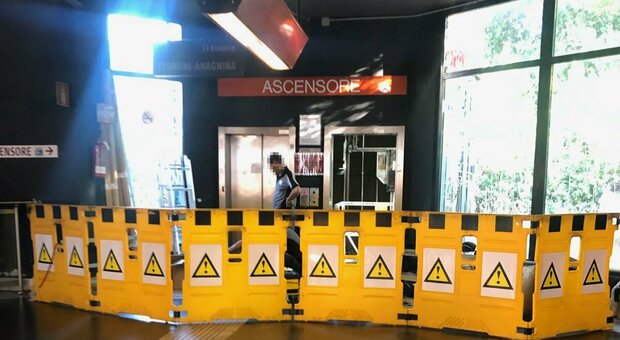 Metro Roma, ascensori off limits tra guasti e revisioni: fuori uso un impianto su tre