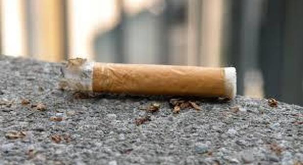Giro di vite sui fumatori: dal 2 febbraio aumentano norme e divieti