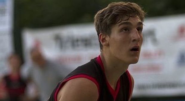Basket, giocatore di 16 anni ha un malore durante la partita: è gravissimo