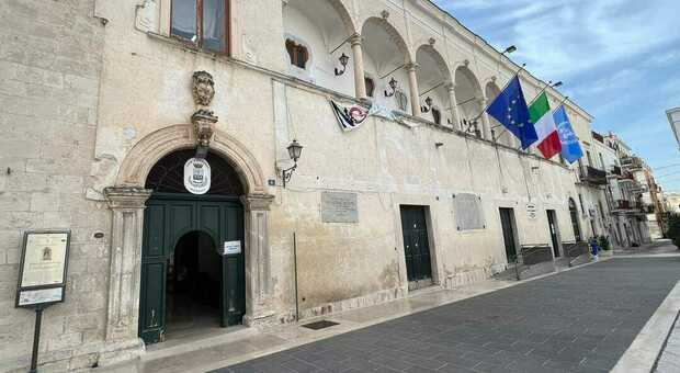 Manfredonia, cade l'amministrazione: si dimettono 13 consiglieri. Ecco perché
