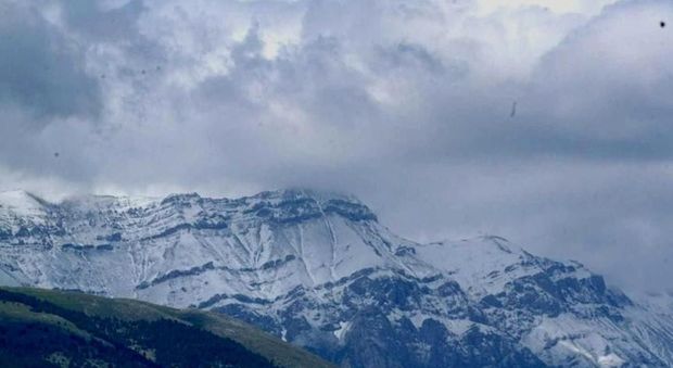 Abruzzo, nevica sul Gran Sasso: manto di 10 centimetri a Campo Imperatore