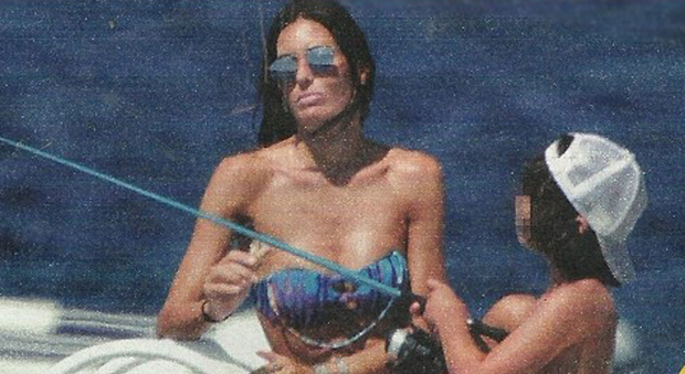Elisabetta Gregoraci in barca con il figlio Nathan Falco a Porto Cervo
