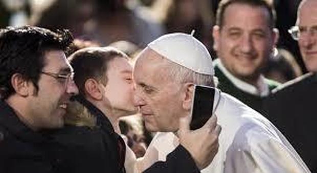 Papa Francesco ai giovani: «Costruite Chiesa che non sia rigida e dottrinale ma neanche una ong»