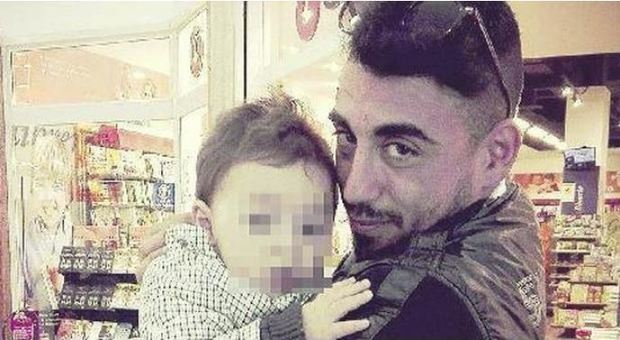 Bimbo ucciso a Napoli, accusa di omicidio volontario per il compagno della madre