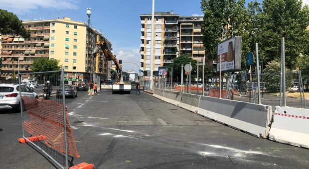 Roma, Piazzale della Radio: via le recinzioni "crea-ingorgo" denunciate da Leggo