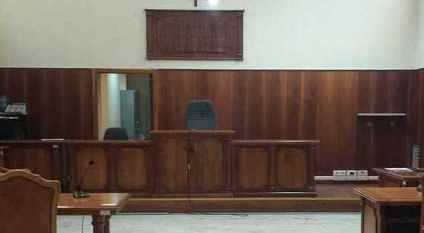 Cassino, aggredisce il giudice in aula: bloccata dai carabinieri