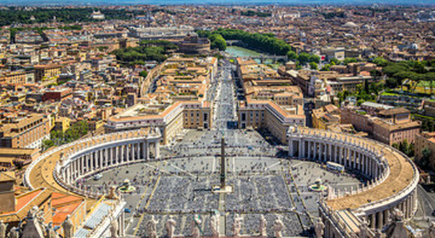 Vaticano, abusi sui chierichetti: sotto accusa ente della diocesi di Como per «mancata vigilanza»
