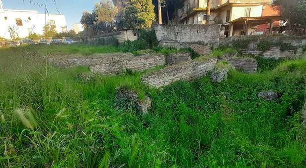 Pozzuoli, le antiche tabernae romane in abbandono
