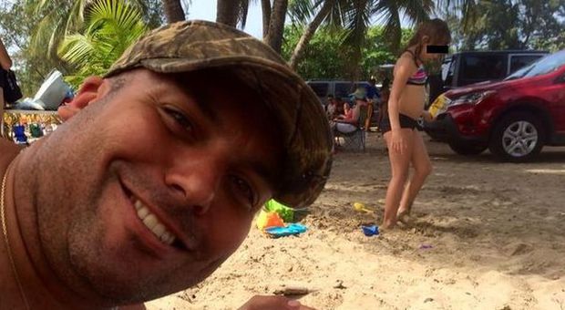 Ommy Irizarry, papà ucciso da un aereo in spiaggia mentre passeggia co
