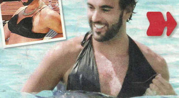 Marco Mengoni, bagno a Formentera con le amiche in topless e scambio di costume