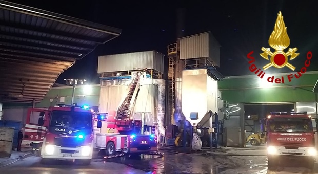 Incendio in una fabbrica, alta tensione nel nucleo industriale di Nusco