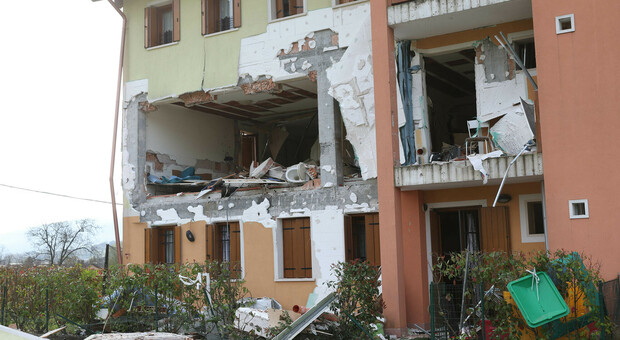 L'appartamento di Farra di Feltre devastato dall'esplosione