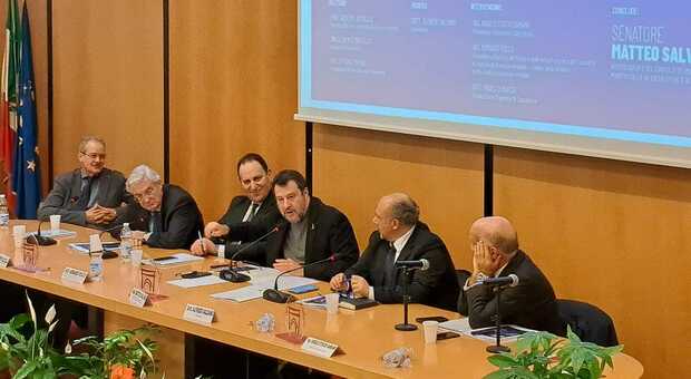 Salvini a Benevento per sicurezza stradale: «Questa volta il sindaco non mi ha multato»