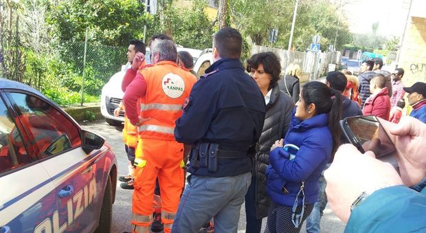 Ancona, senzatetto armato di forbici aggredisce due donne al parco