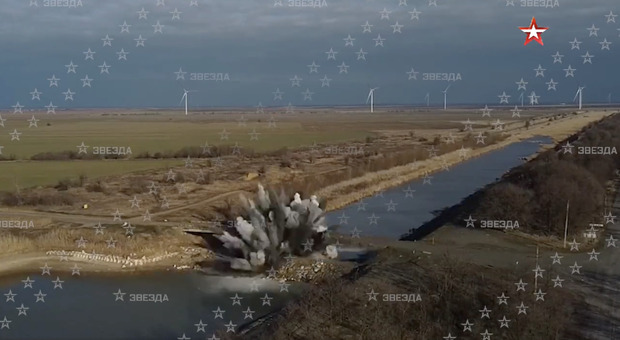In Crimea torna l'acqua, i russi fanno saltare la barriera che bloccava dal 2014 i rifornimenti idrici alla regione