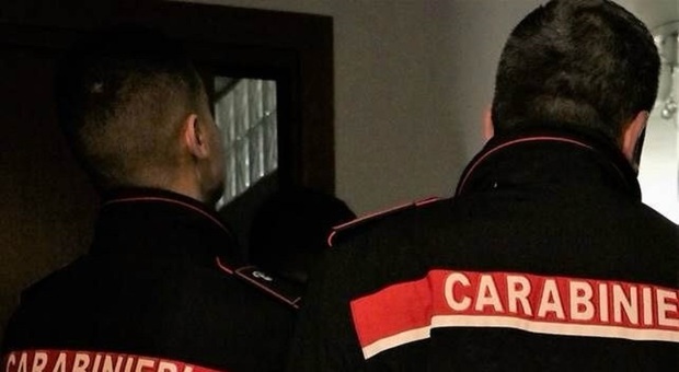 Carabinieri arrestano figlio violento