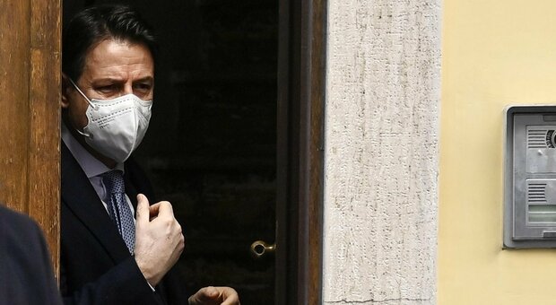 Giuseppe Conte, blitz a casa dell’ex premier: la Finanza acquisisce i contratti di consulenza