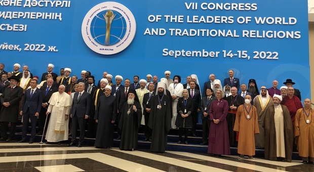 Ucraina, 81 leader religiosi chiedono pace nel mondo ma nel testo finale (firmato anche dal Papa) sparisce ogni menzione