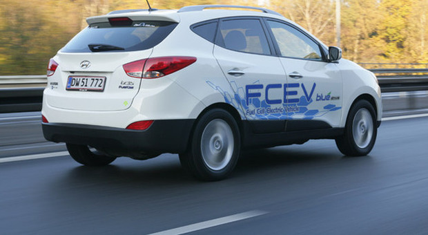 La Hyundai ix35 FCEV impegnata nella prova su strada in Germania