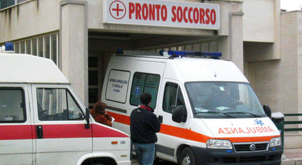 Incidente a Milano, schianto tra due auto: tre feriti, grave un ragazzo di 22 anni