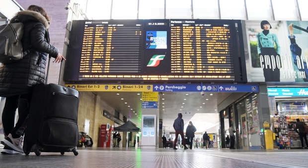Ritardi dei treni e disagi sulla tratta Roma-Cassino: caos e pendolari bloccati a Termini