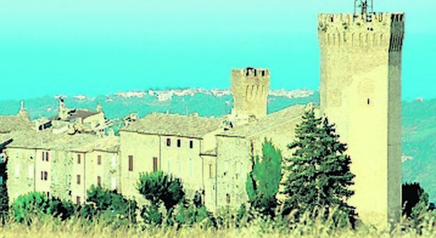 Dal castello di Moresco la vista spazia dal Monte Conero al Gran Sasso