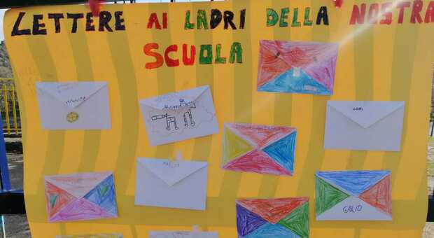 Amelia, «Cari ladri, ve li do io 4 euro»: le lettere dei bimbi dopo il furto nella scuola