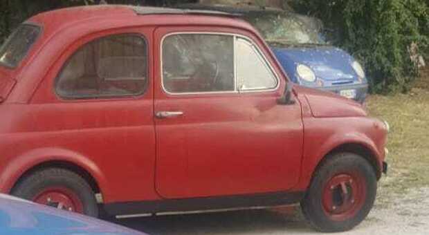 Fiat 500 Abarth d'epoca rubata nel parcheggio Miani