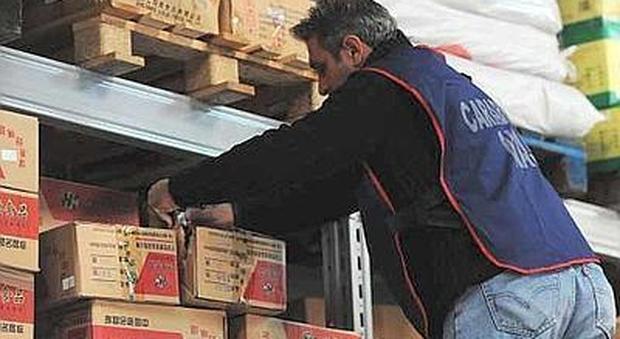 Viterbo, sequestrati 600 alimenti scaduti da mesi in un supermercato: i prodotti usati per il take away