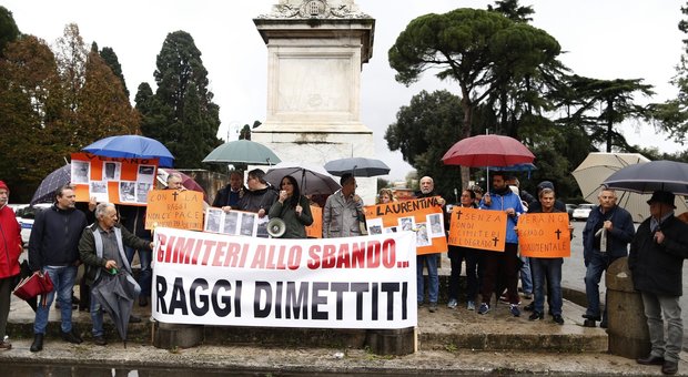 Roma, sit-in contro il degrado dei cimiteri