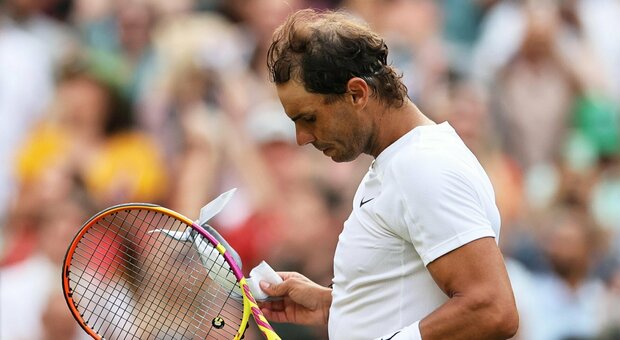Wimbledon, Nadal è infortunato: «Lesione agli addominali». Ma vuole giocare lo stesso contro Kyrgios