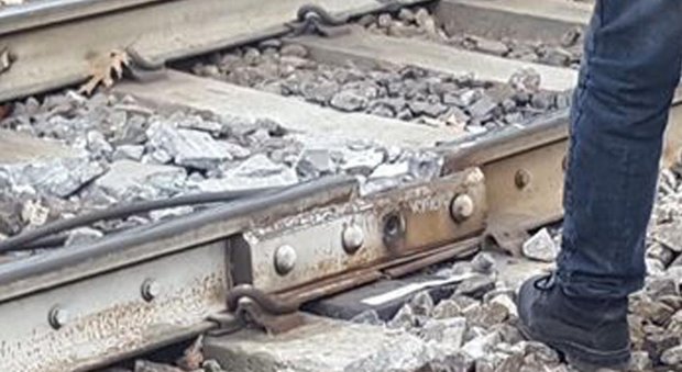Milano, treno deragliato: il binario rattoppato solo poco tempo fa