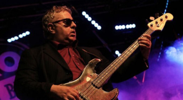 Morto Rudy Razza, lo storico bassista degli «Statuto» aveva 61 anni: era in cura da tempo