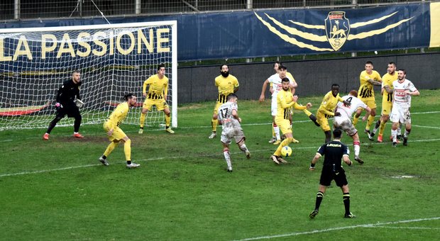 Il Vicenza passa 2-0, Viterbese fuori dalla Coppa e testa al campionato. Pesoli: «I ragazzi vanno aiutati»